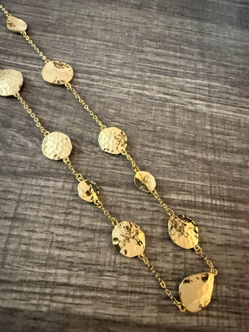 Melinda Maria Sabrina Gold-Tone Hammered Disc Necklace Adjustable Lightweight - Picture 8 of 10